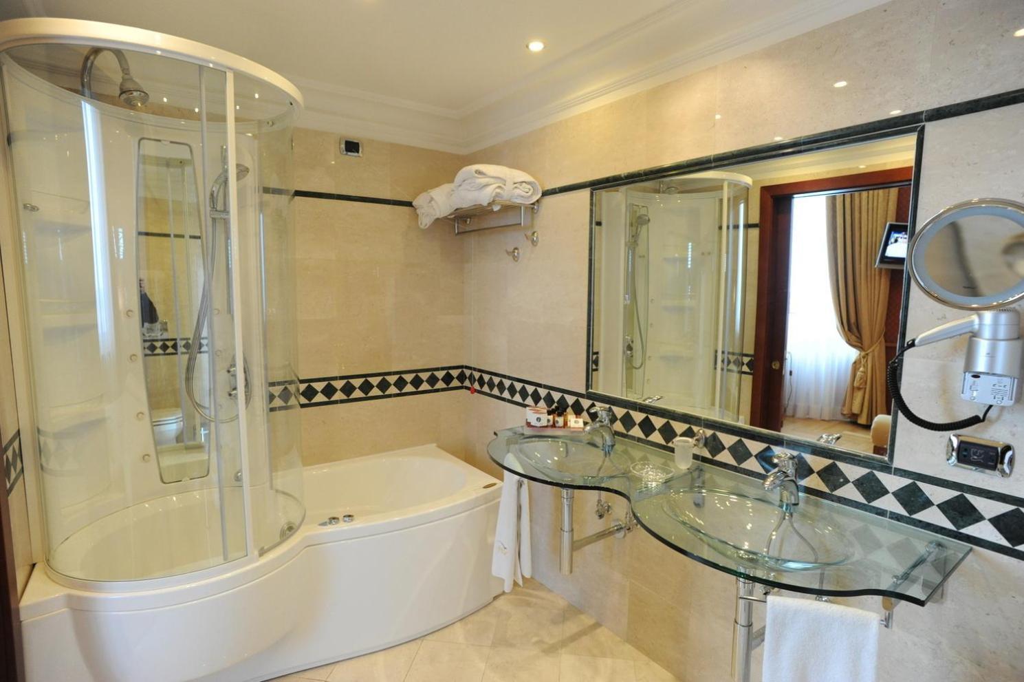 Large Double or Twin Room