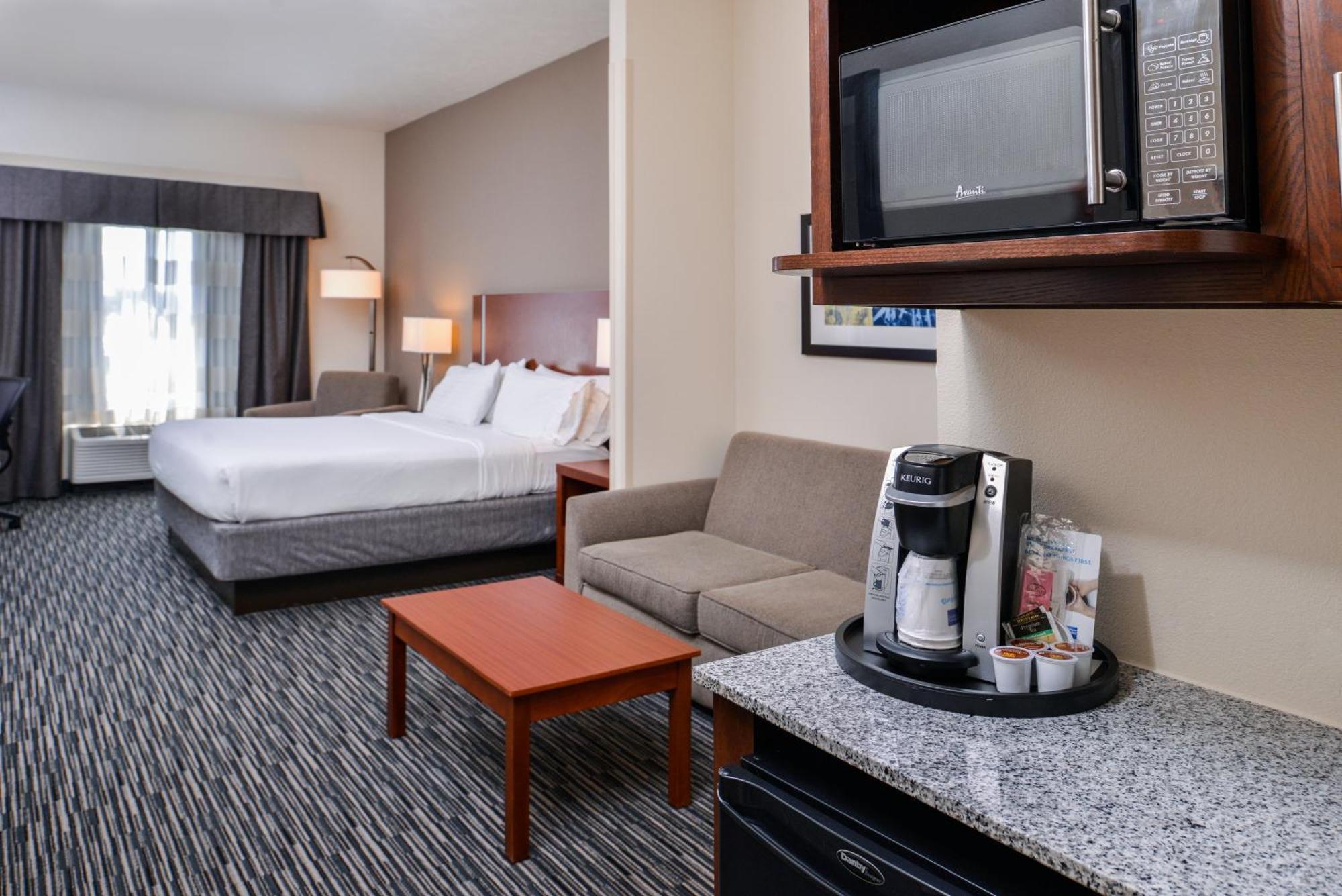 King Suite with Dining Area