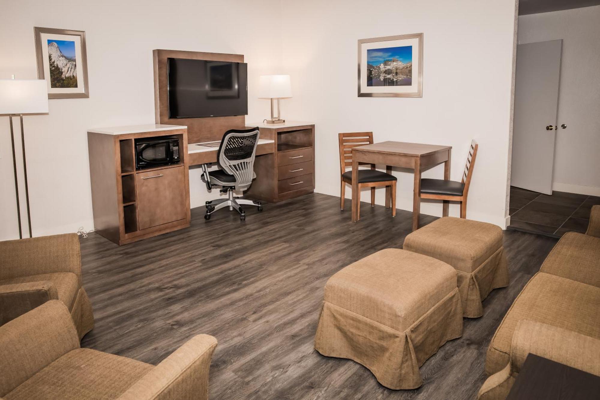 Queen Suite - Non-Smoking,1282352698:JPEG