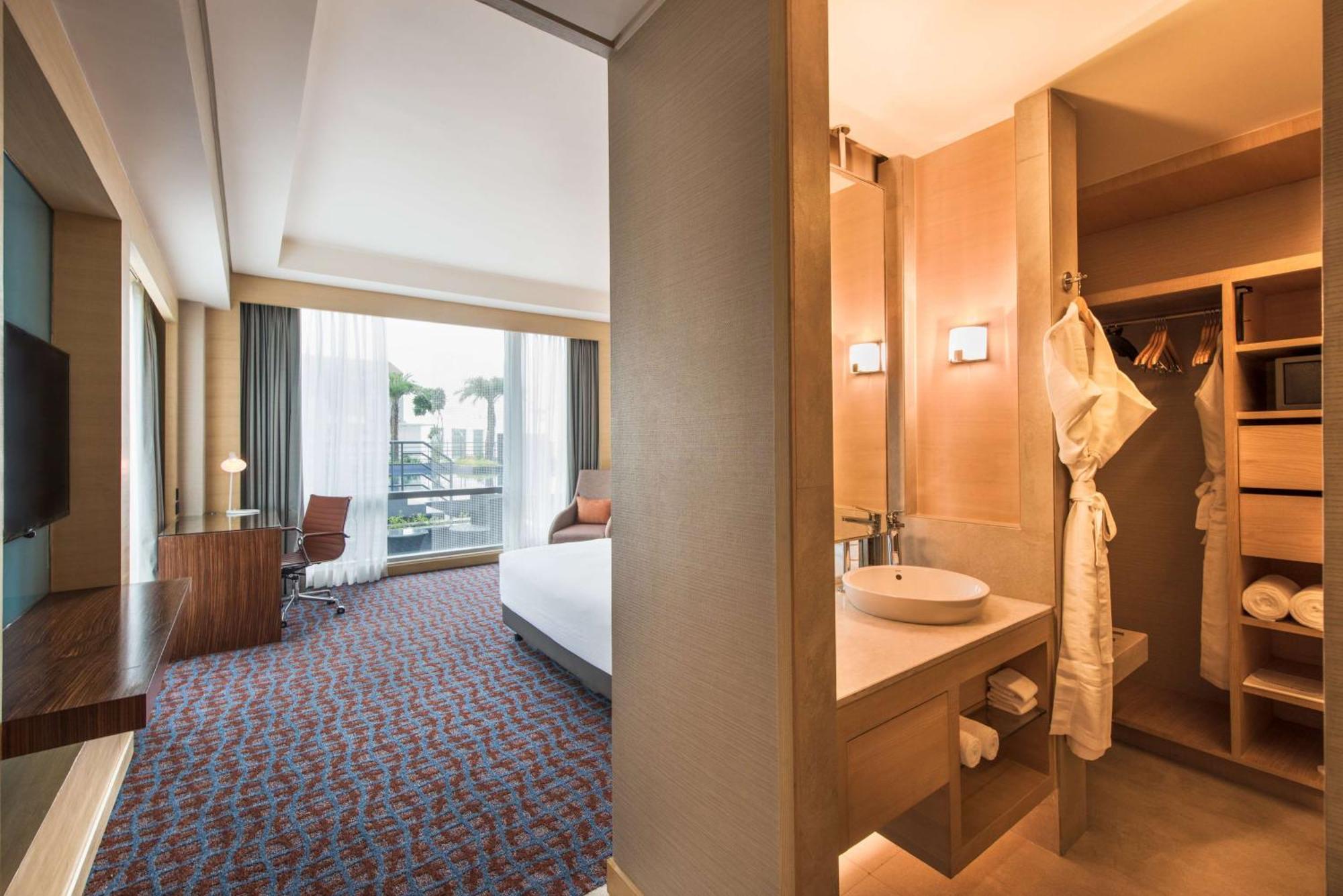 Twin Room Club Access 