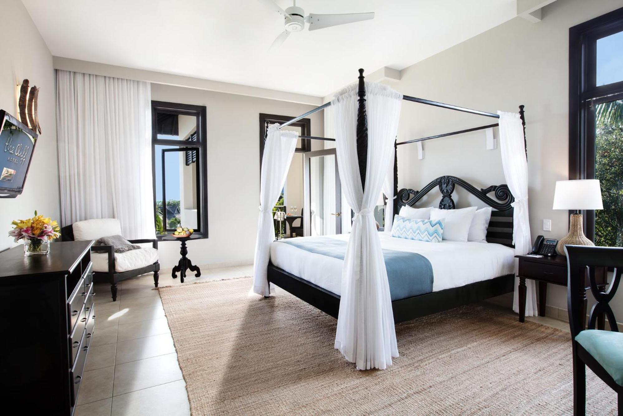 Suite met 1 Slaapkamer en een zwembad