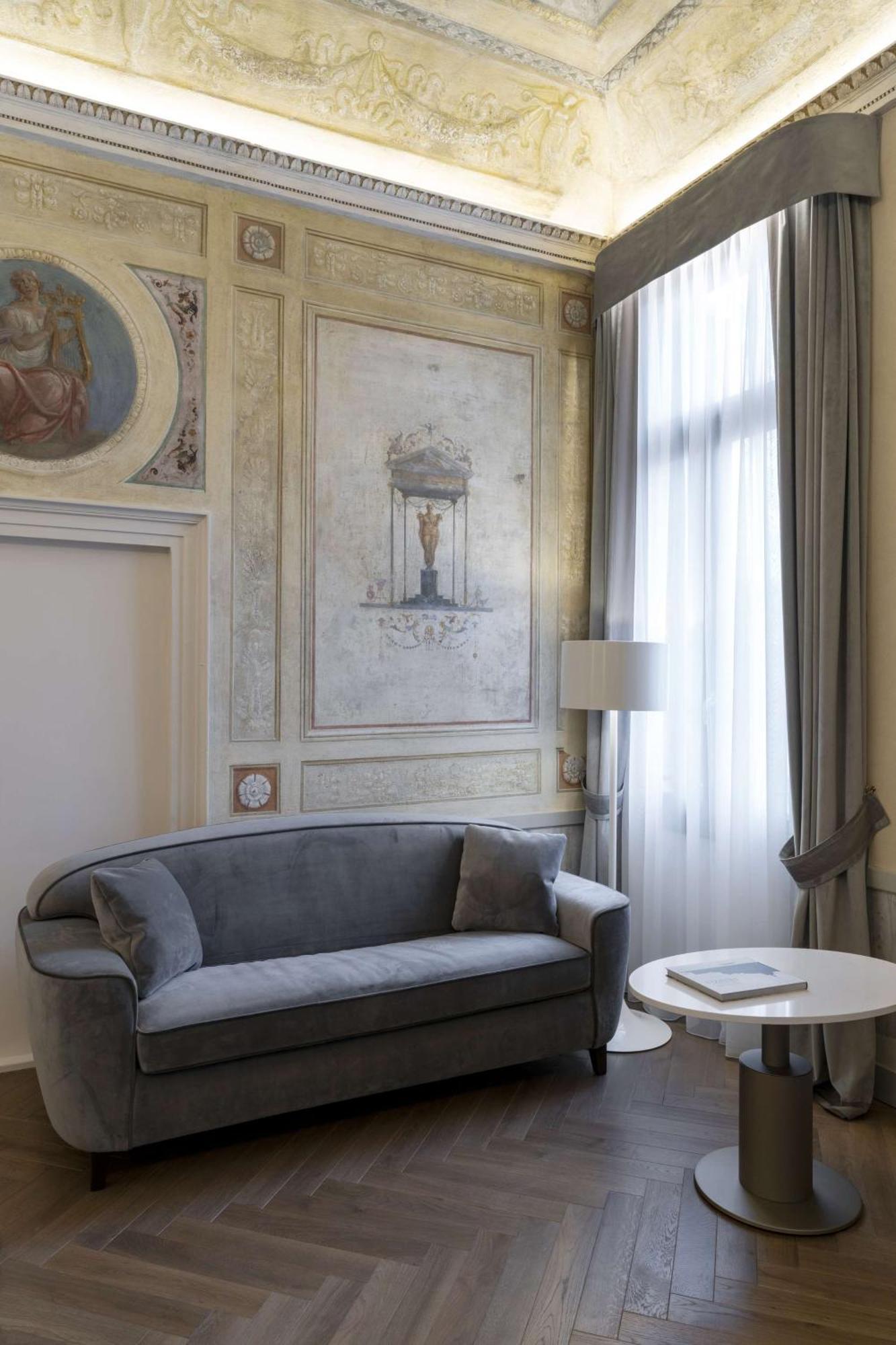 Renaissance Junior Suite
