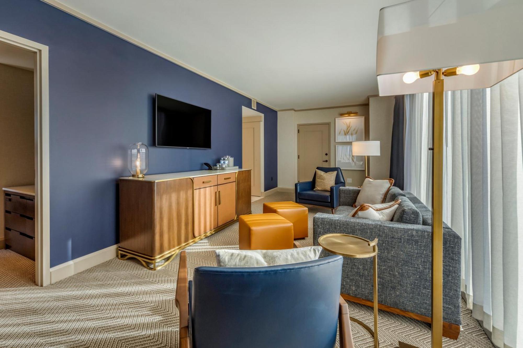 Suite 1 King Bed,1285557208:JPEG