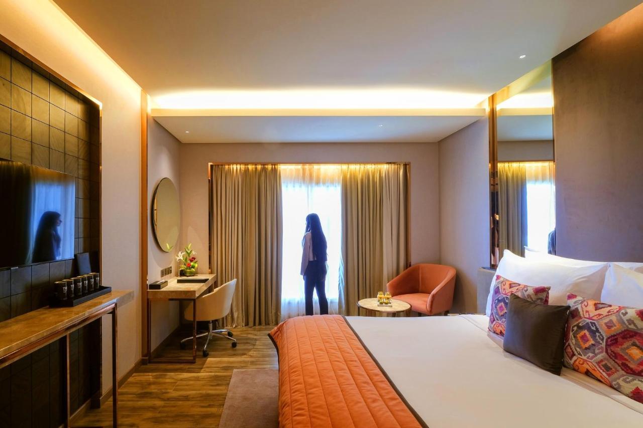Luxury Hill View with INR 1,000 off on a 60min Spa, Buy 1 Get 1 complimentary IMFL drink between 5pm and 7pm at Aqua, 15% off on F&B and Laundry