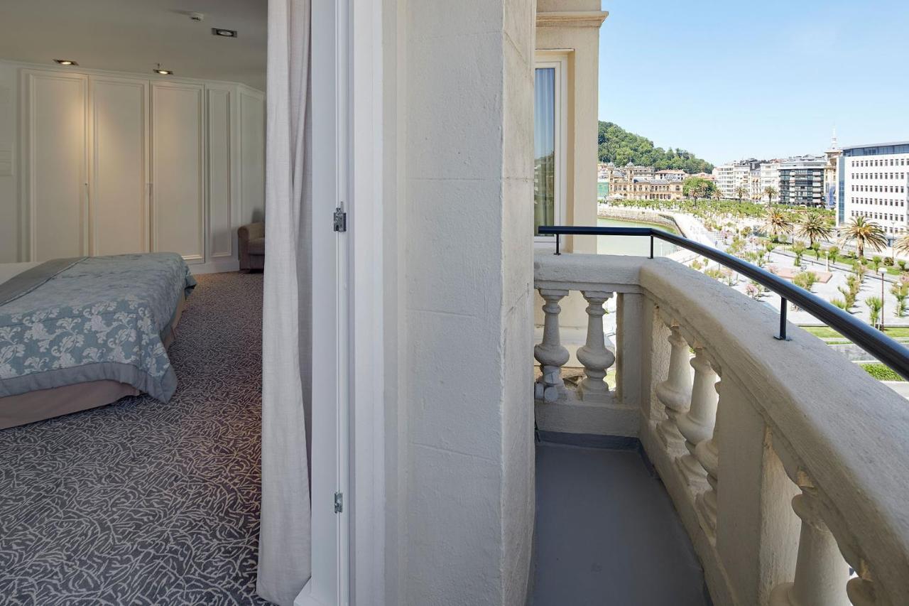 Grand City Room