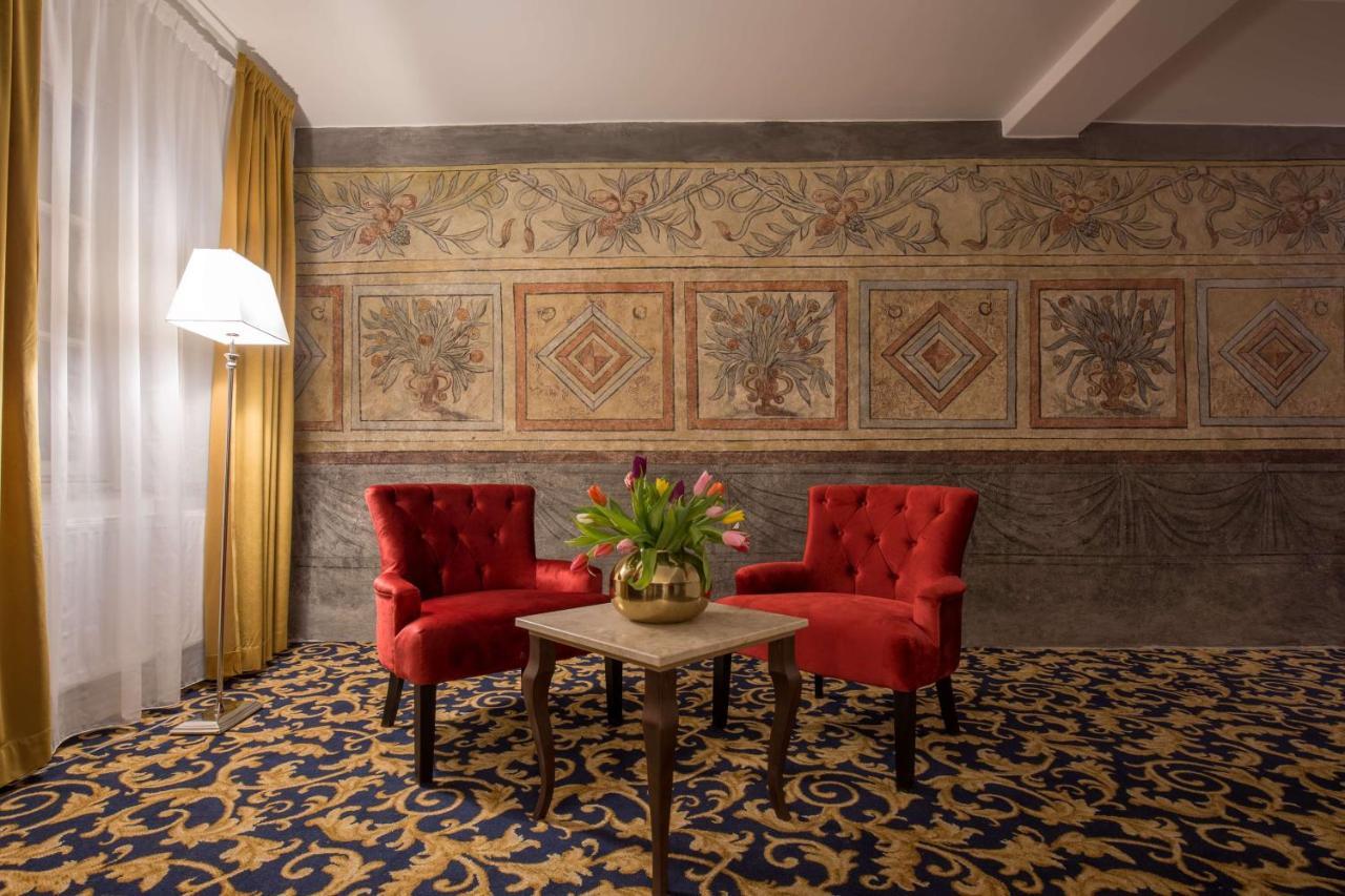 Deluxe King Room with Sofa Bed - Non-Smoking