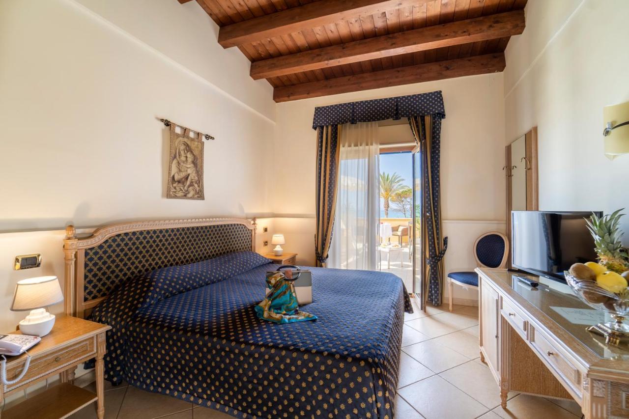 Double or Twin Room Terrace