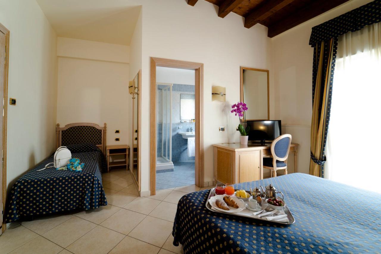 Triple Room Terrace