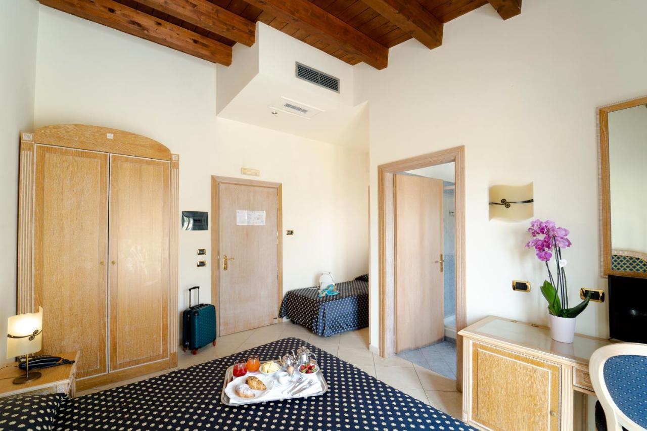 Triple Room Terrace