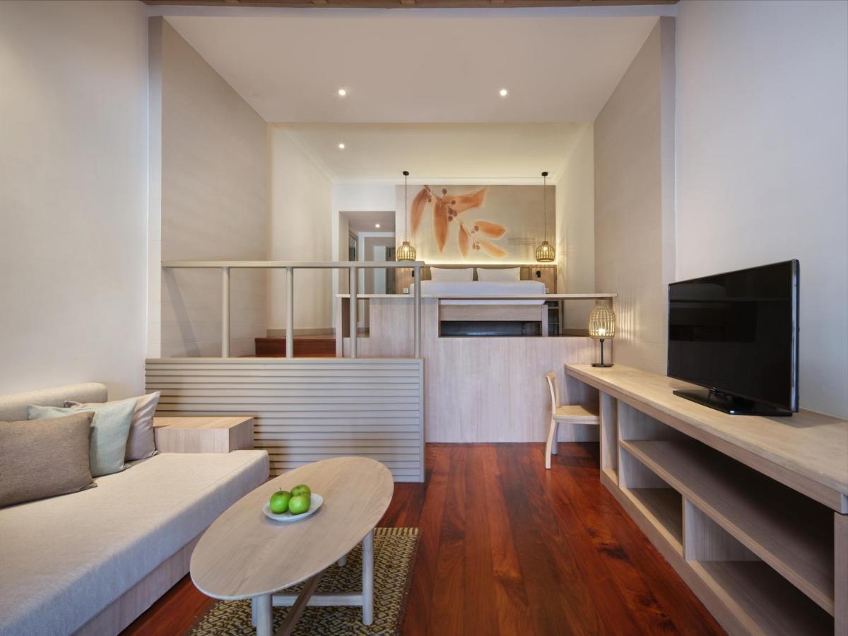 Suite met Zwembad op de Heuvel met Uitzicht op Zee