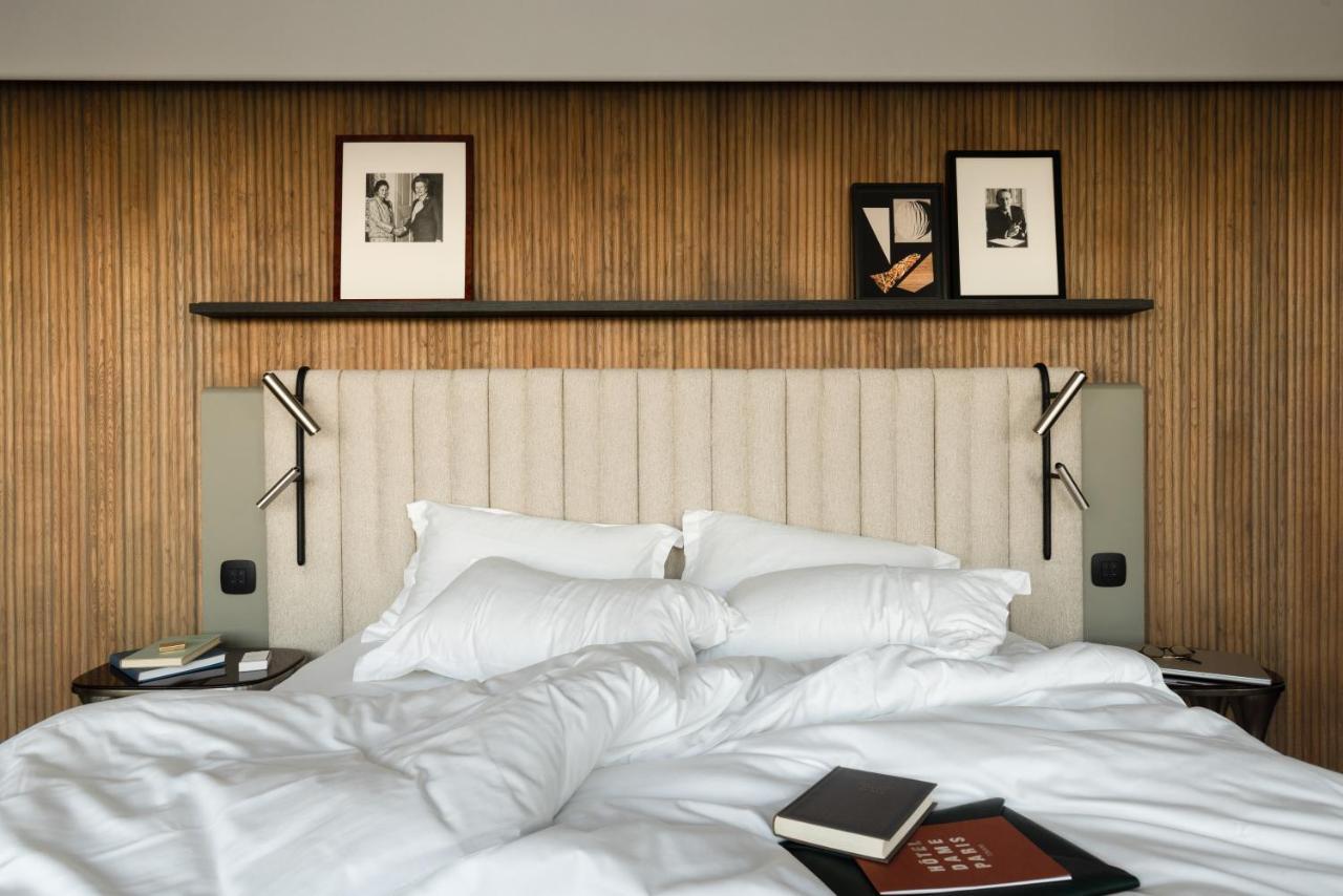 "Signature" Room