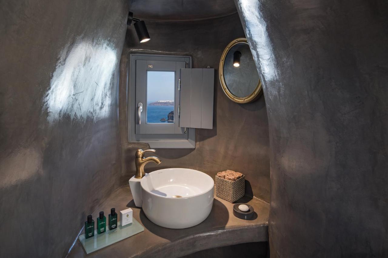 Petit Cave Suite with Outdoor Hot Tub and Caldera View,1345025393:JPEG