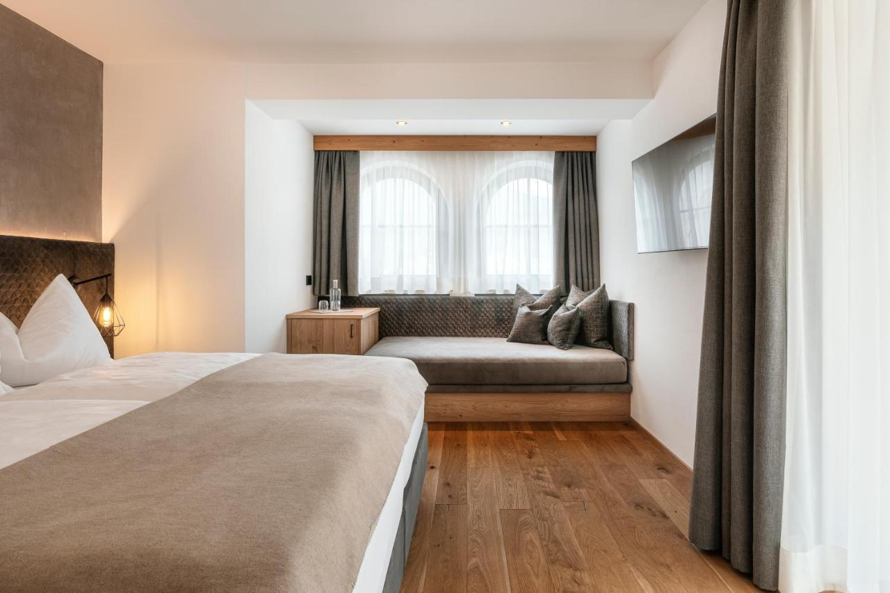 Deluxe Double Room Balcony,1347387299:JPEG