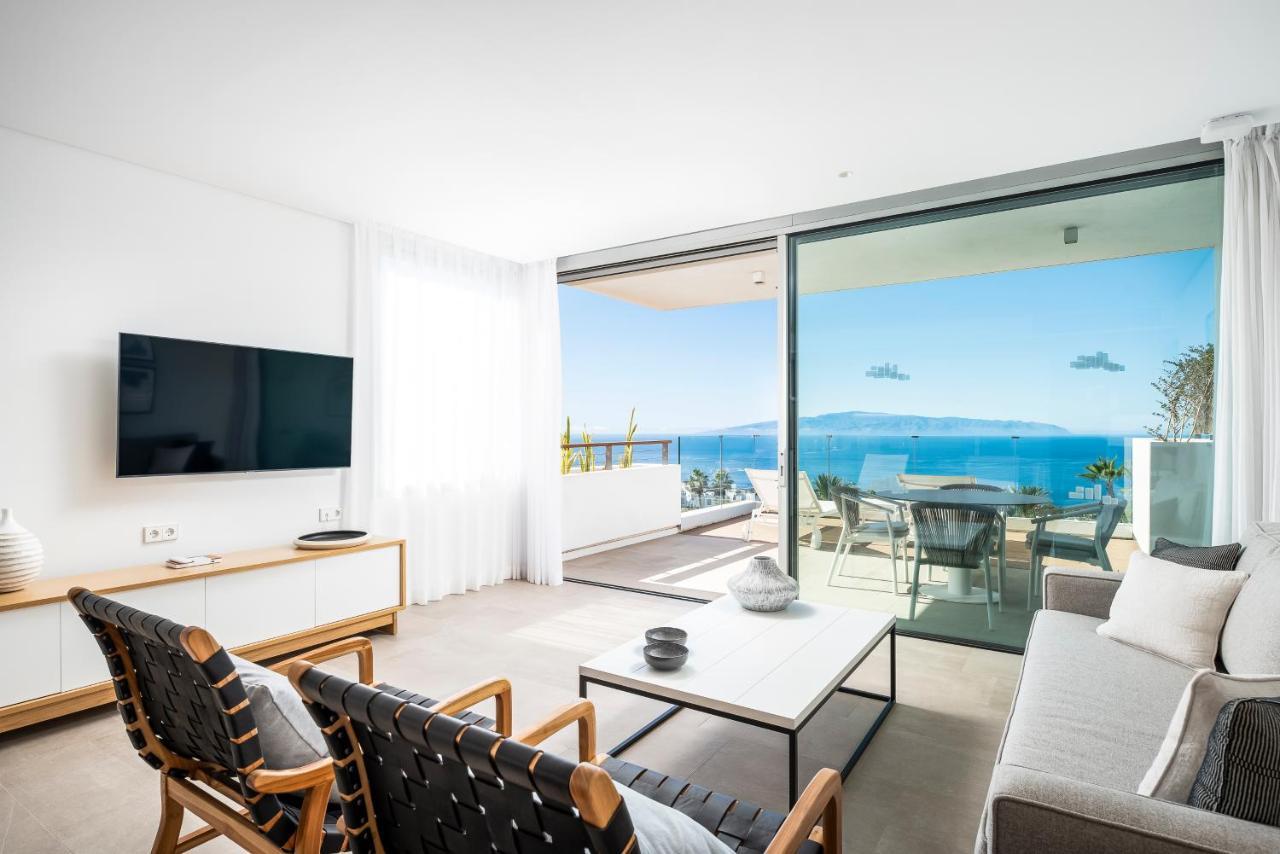 One-Bedroom Suite Sea View