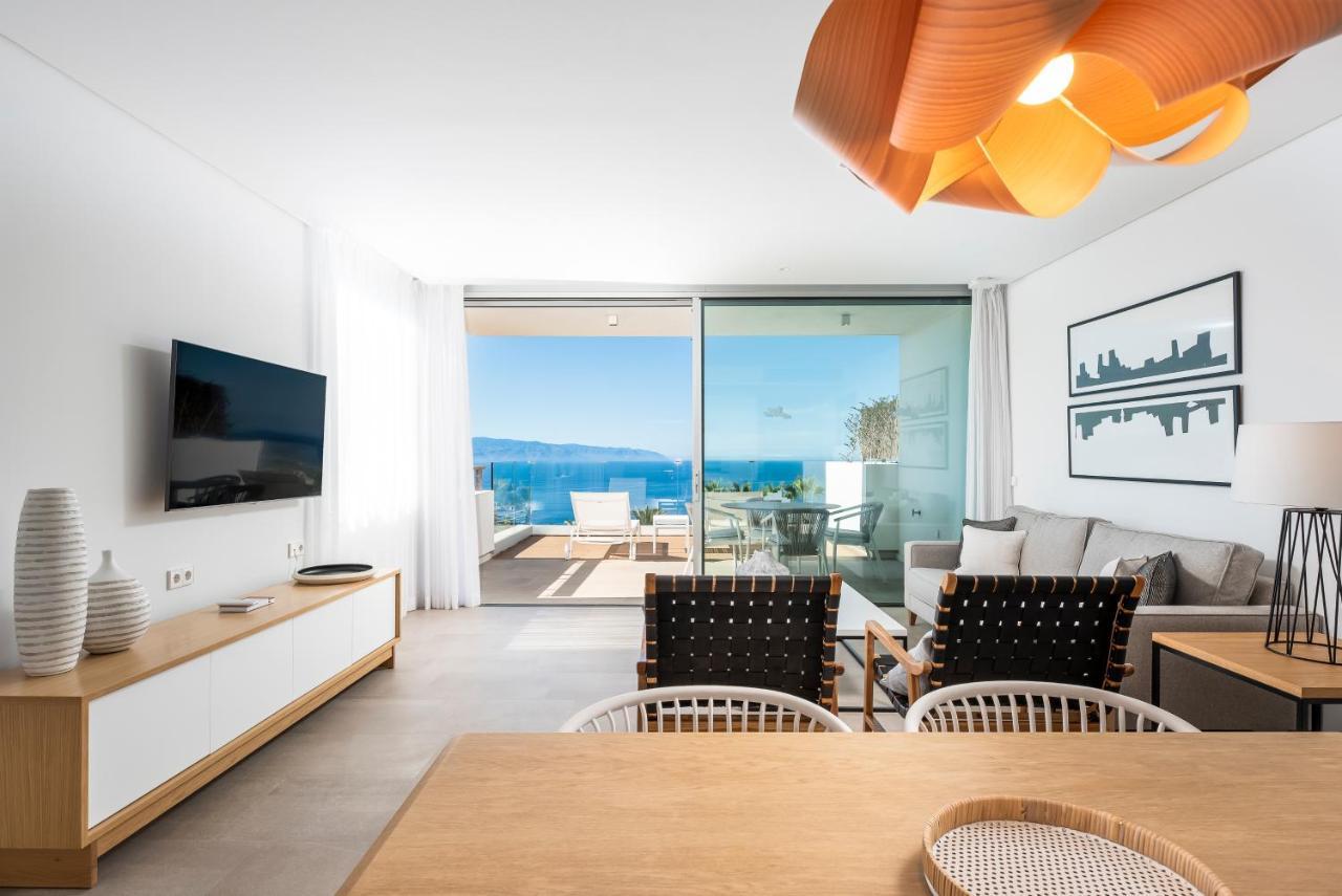 One-Bedroom Suite Sea View