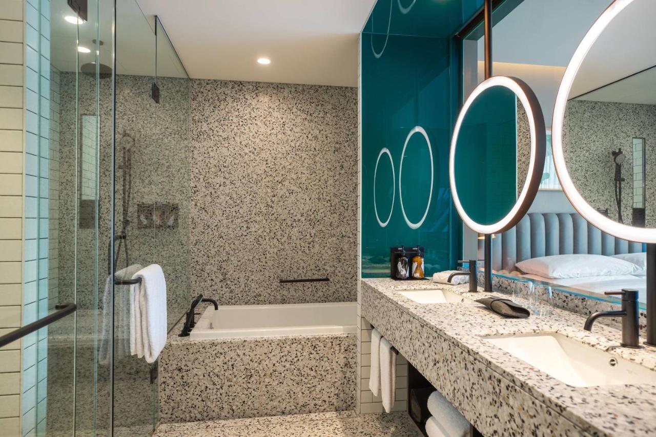 Director Suite 1 Bedroom Suite 1 King City view