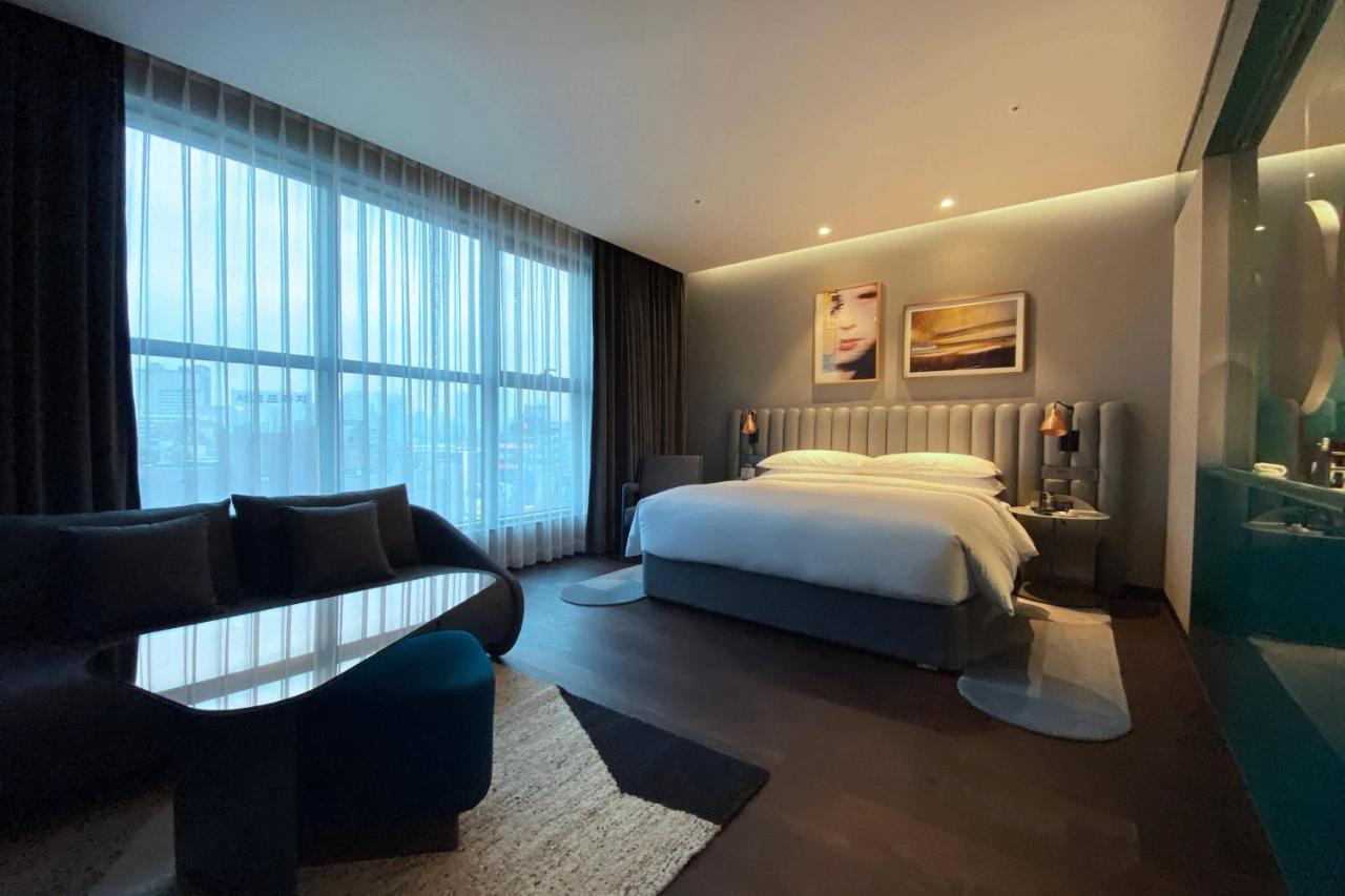 Director Suite 1 Bedroom Suite 1 King City view