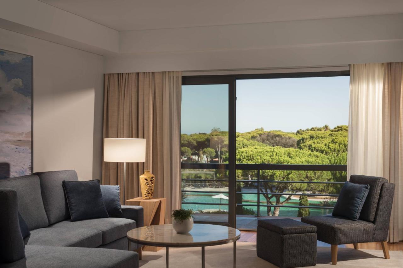 Residência Premium com 4 Quartos, Varanda e Vista Jardim