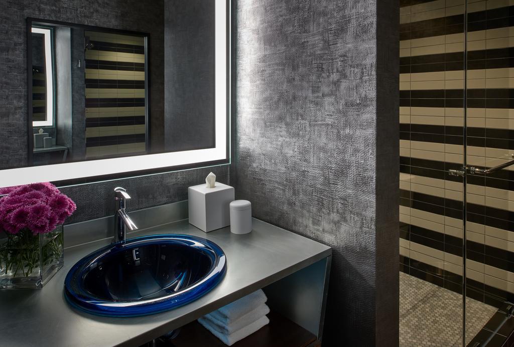 Premium Waterfront Queen Parlor Suite