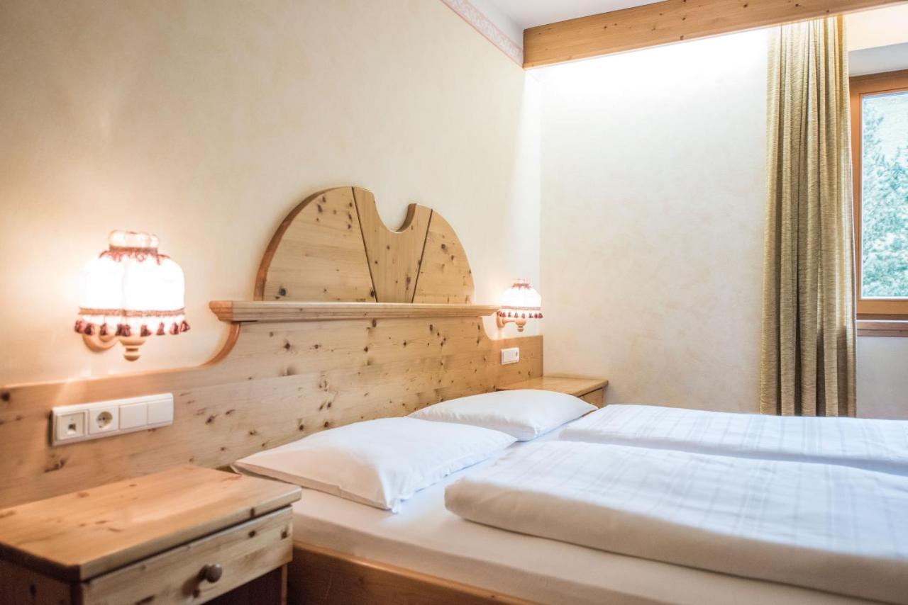 Small Double Room,1372257908:JPEG