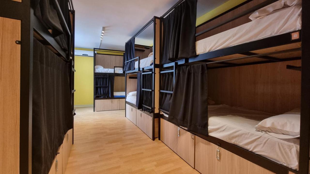 Bed in een Gemengde Slaapzaal met 10 Bedden