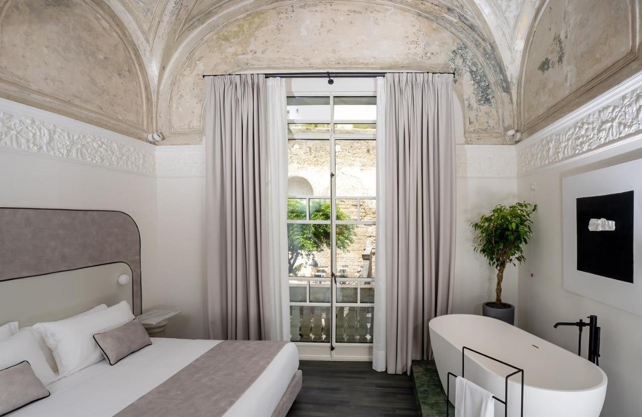 Queen Suite Spa Bath