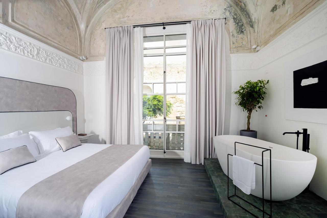 Queen Suite Spa Bath