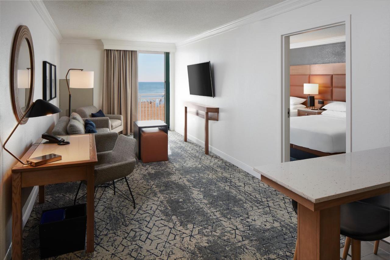 One-Bedroom Oceanfront Queen Suite Sofa Bed,1418780676:JPEG
