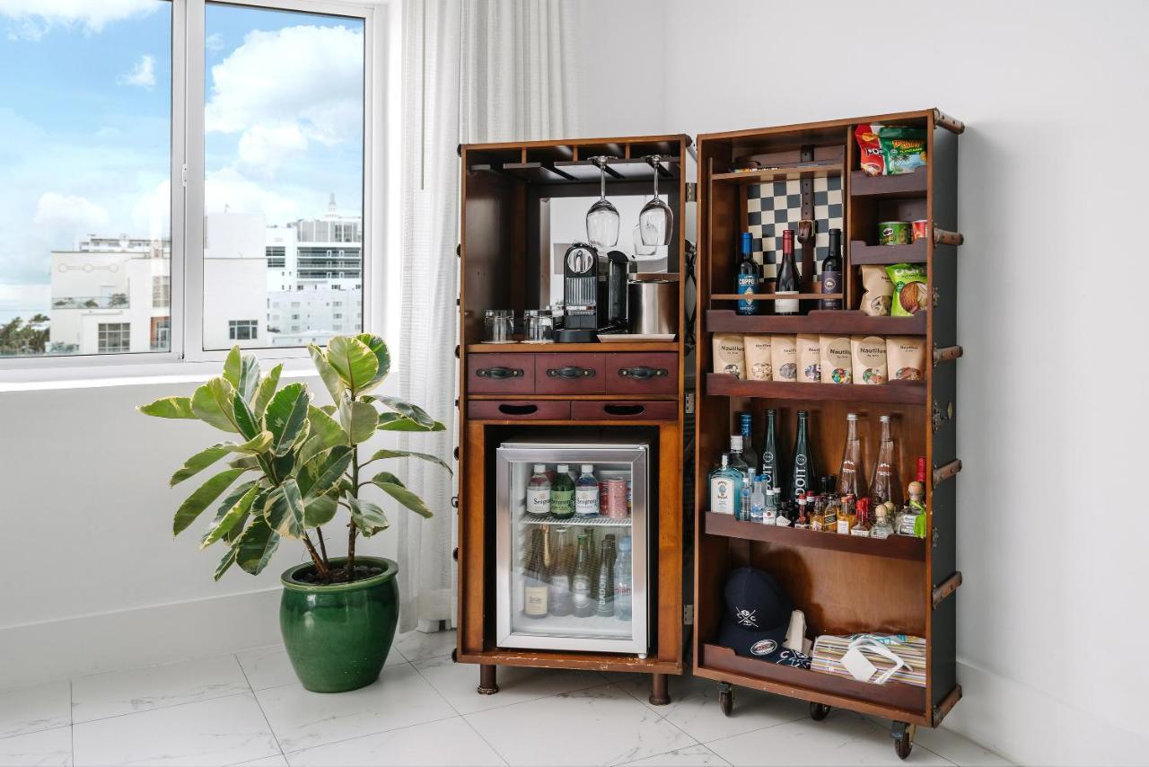 Quarto com Cama King-size e Vista do Mar