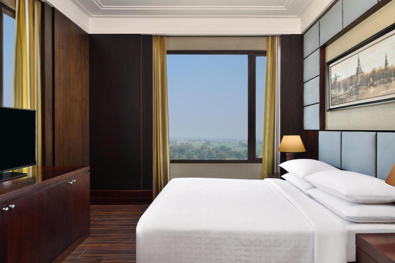 Royal Suite, Suite, 1 King, Sofa bed, City view, Club Lounge Access,Complimentary Cocktails/ Non Alcoholic beverages, Sat,Sun -1800-2000 hours, Legal dry days excluded