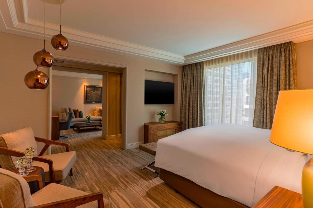 One-Bedroom Executive King Suite - Club Lounge Access