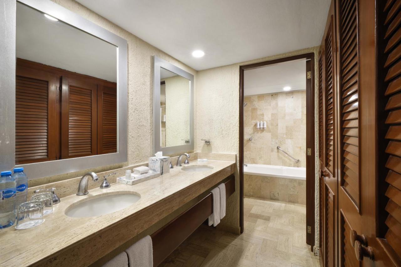 Three-Bedroom Family Villa Two King Beds Two Double Beds Balcony Non-Smoking