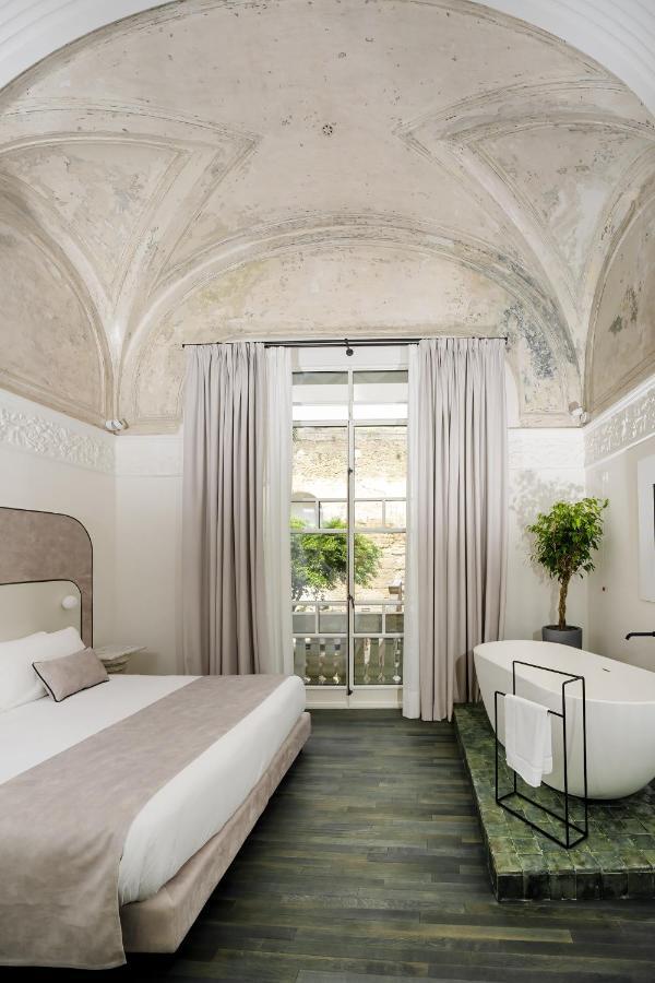 Queen Suite Spa Bath