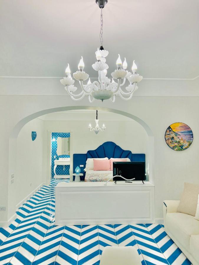 Deluxe Suite with Side Sea View,1426556391:JPEG