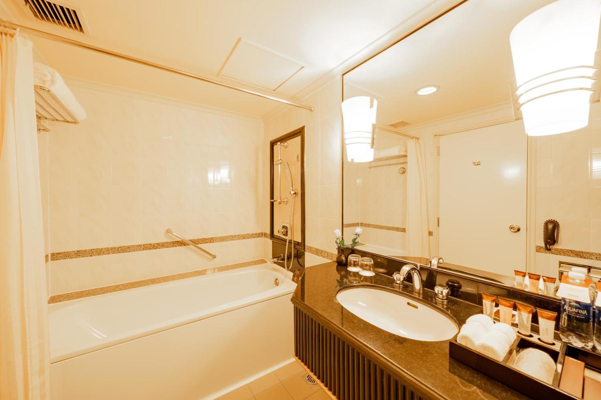 Executive King City View: One 30-min Foot Massage per stay