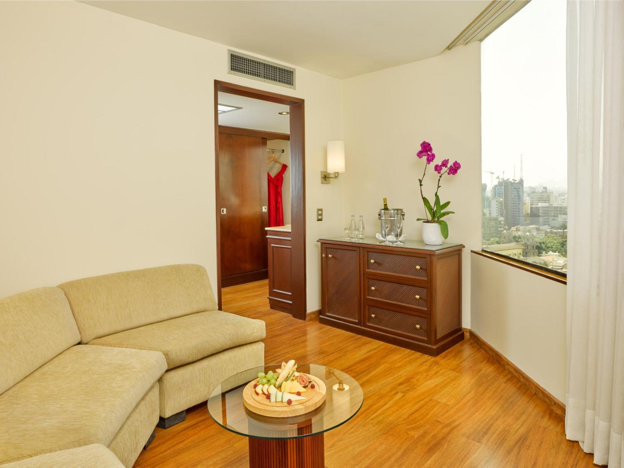 Junior Suite with King-Size Bed