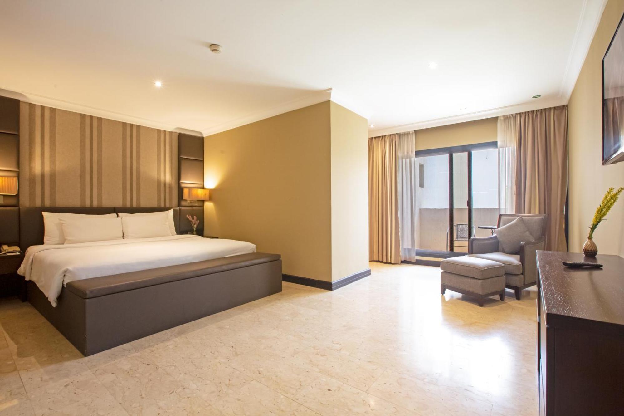 Executive Suite,1317288202:JPEG