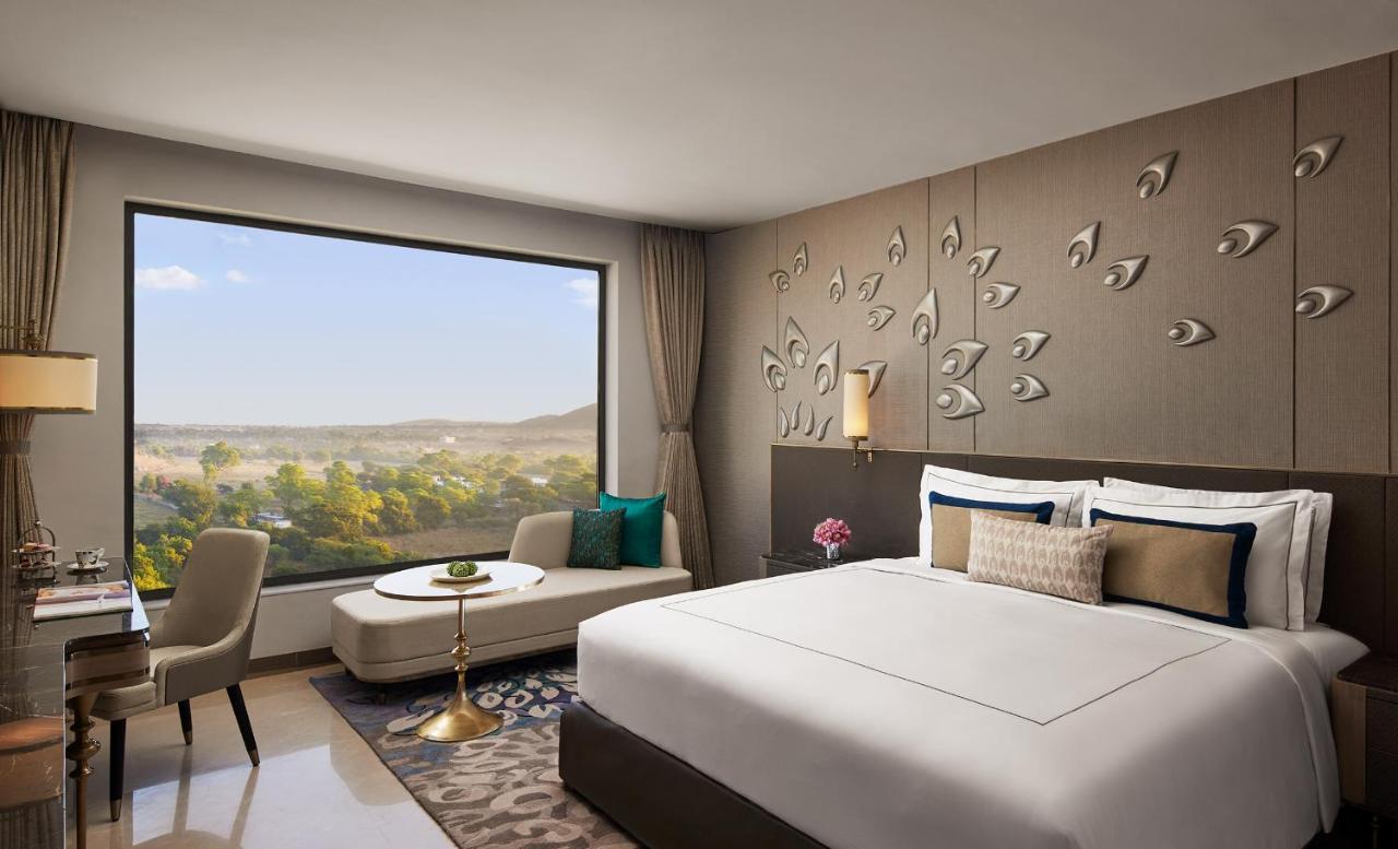 Luxury Room King Bed,1480176314:JPEG