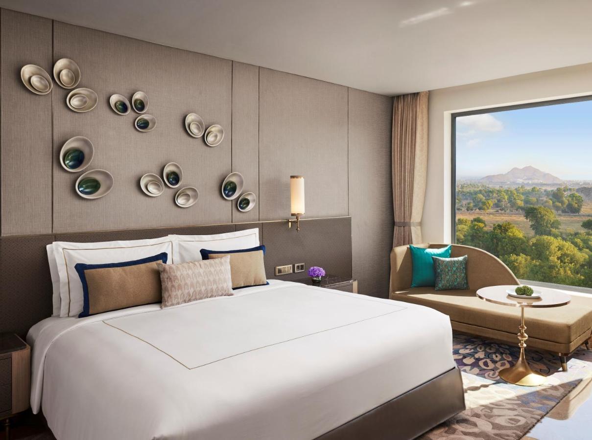 Deluxe Room King Bed