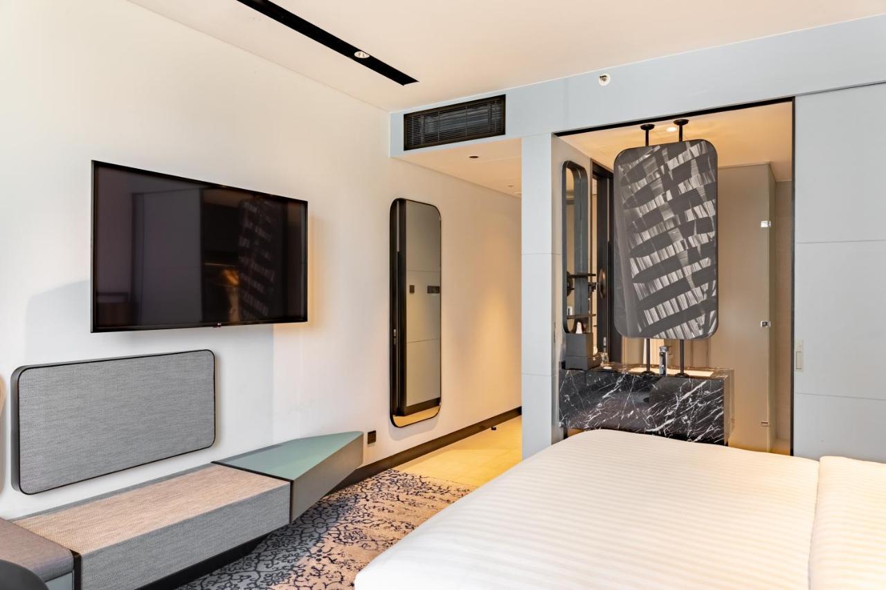 Superior King Room with City View  – Includes a 20% discount at Beira Kitchen and Ala Carte