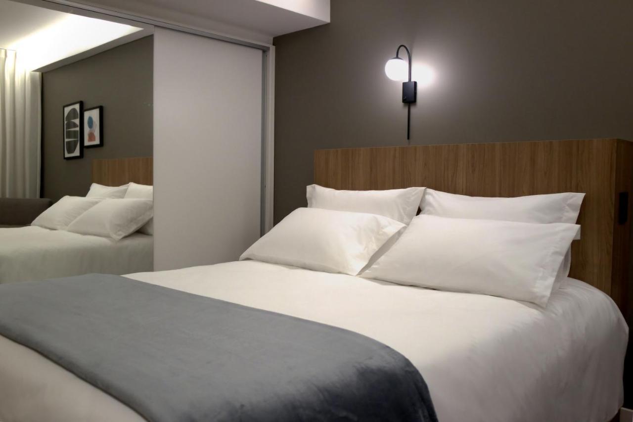 Habitación con cama grande