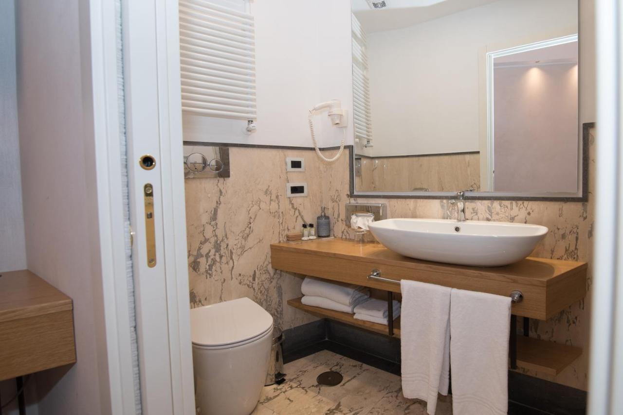 Deluxe Double Room,1498494082:JPEG