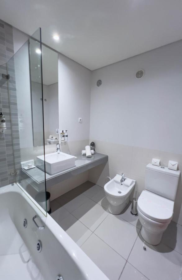 One-Bedroom Suite (2 Adults + 2 Children),1498532116:JPEG