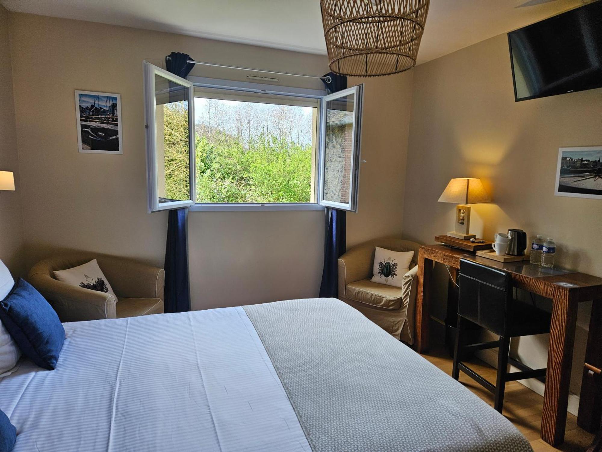 Double Room Garden View 8