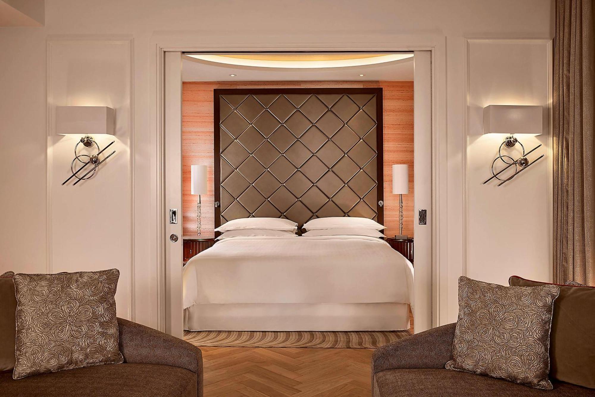One-Bedroom Grand King Suite Club Lounge Access,1516357090:JPEG