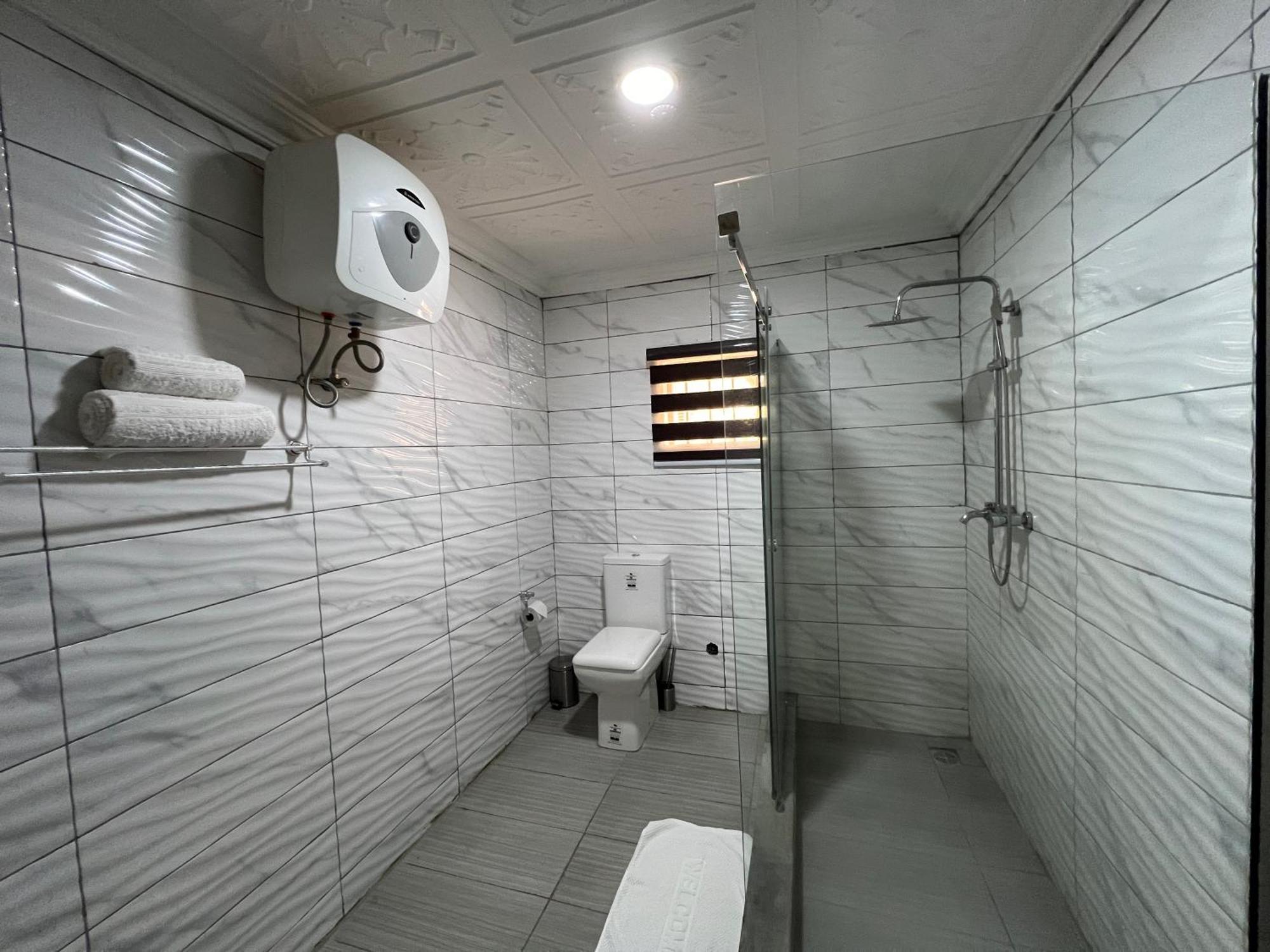 Double Room Private Bathroom,1521551017:JPEG
