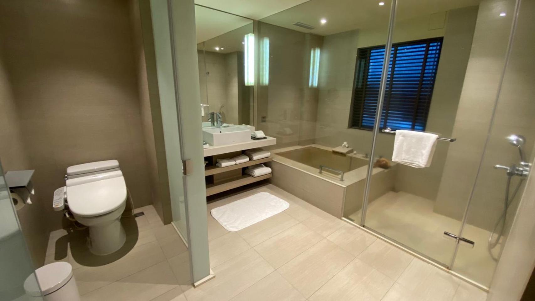 Deluxe Triple Room with 3 Single Beds