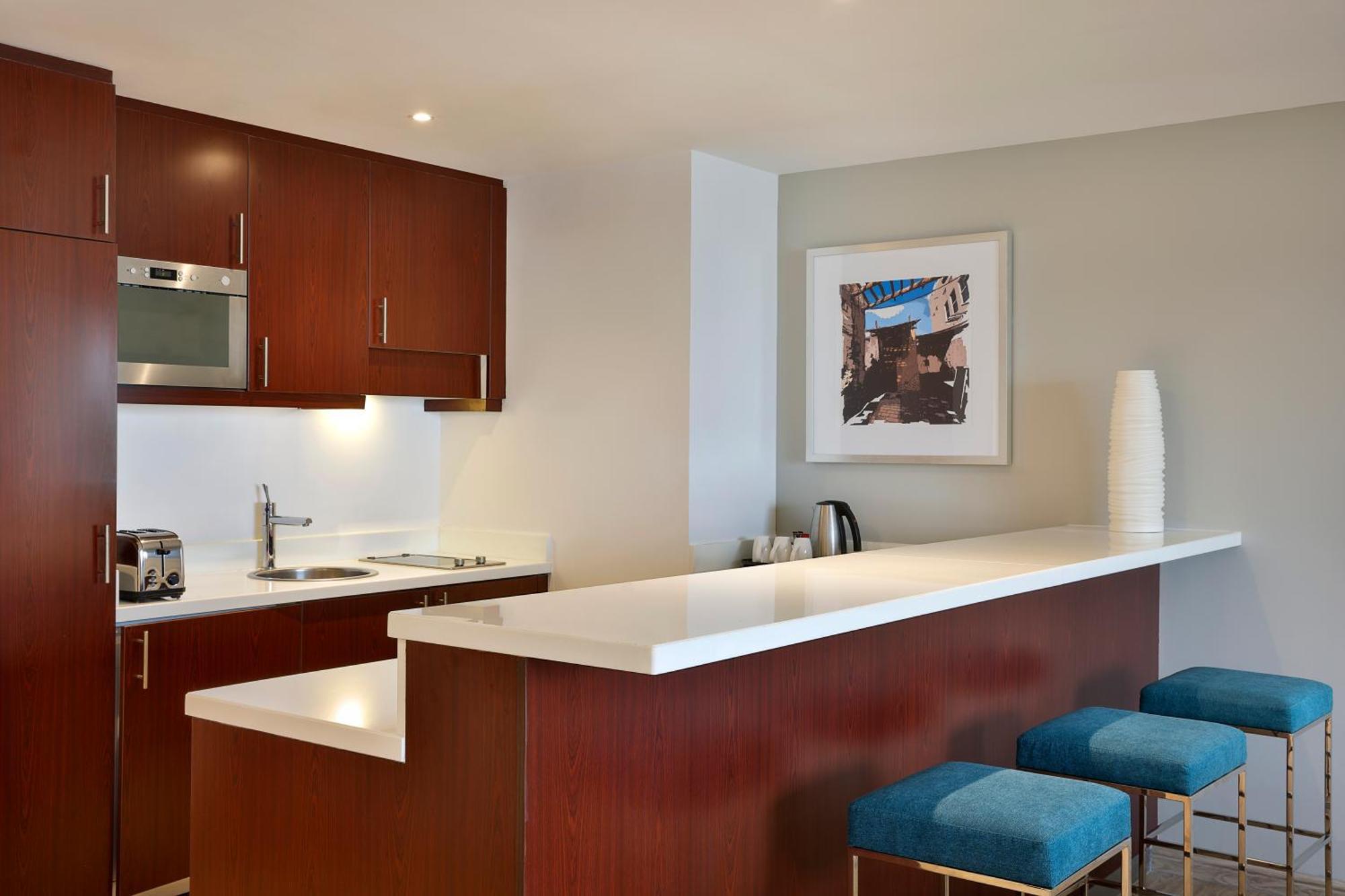 Junior Suite mit Kingsize-Bett, Balkon und Meerblick