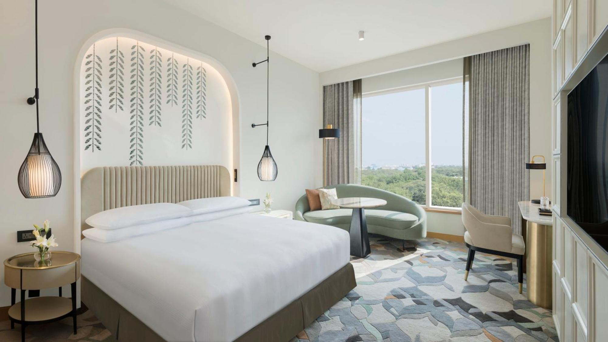 Classic King Room - Club Floor: 20% off on food,soft beverages, laundry & local transportation(upto 10 km); enjoy 90-min spa at 60mins spa price; BOGO offer on select beverages(5–8 pm) at Bar;3course meal@House of Han (T&C apply),1542691492:JPEG