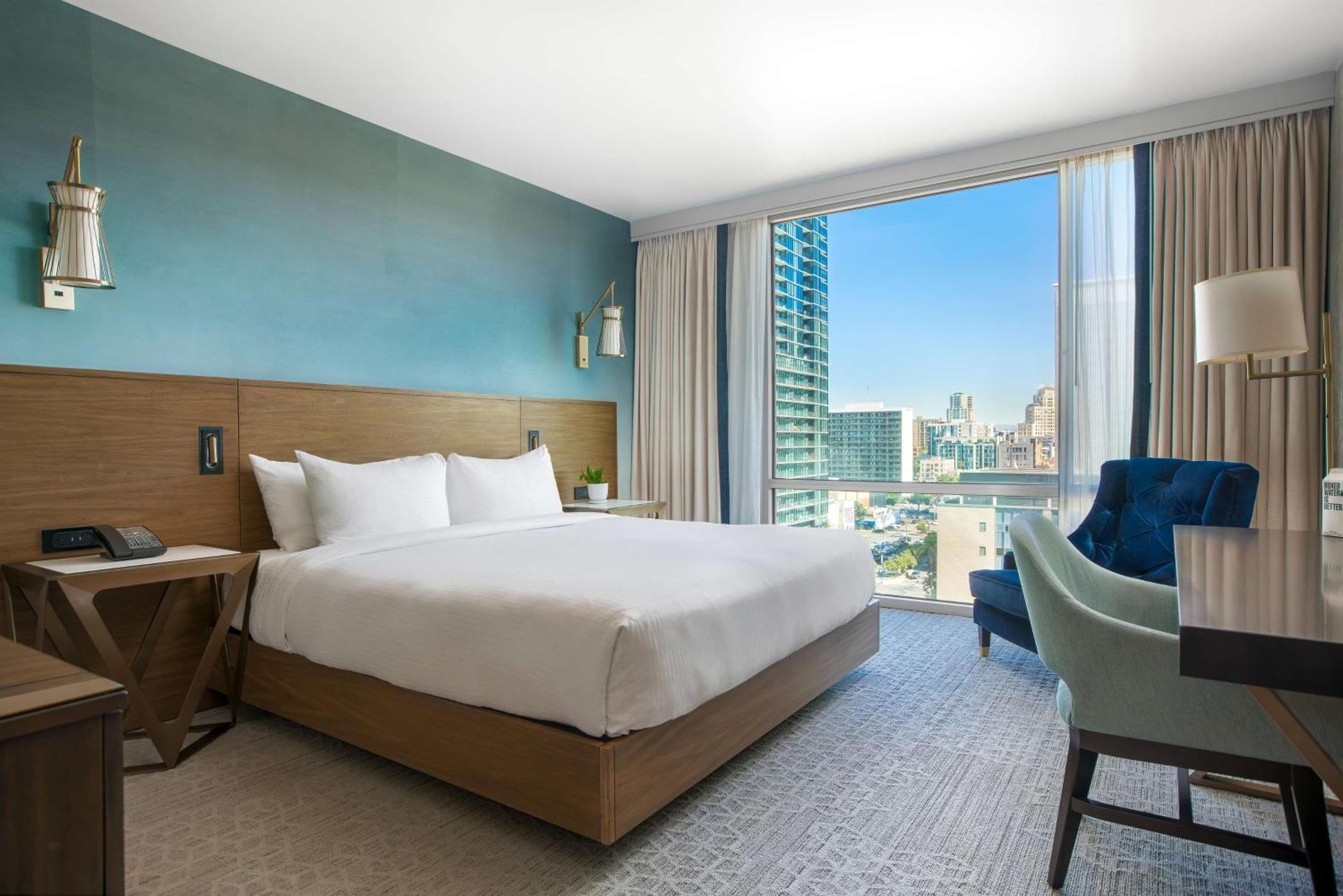Upper Level King Room with City View,1548815428:JPEG